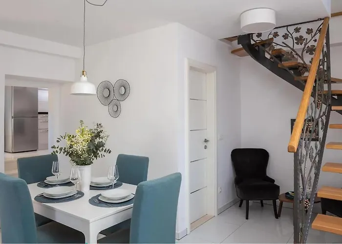 Holiday home In With House Sea View Sutivan